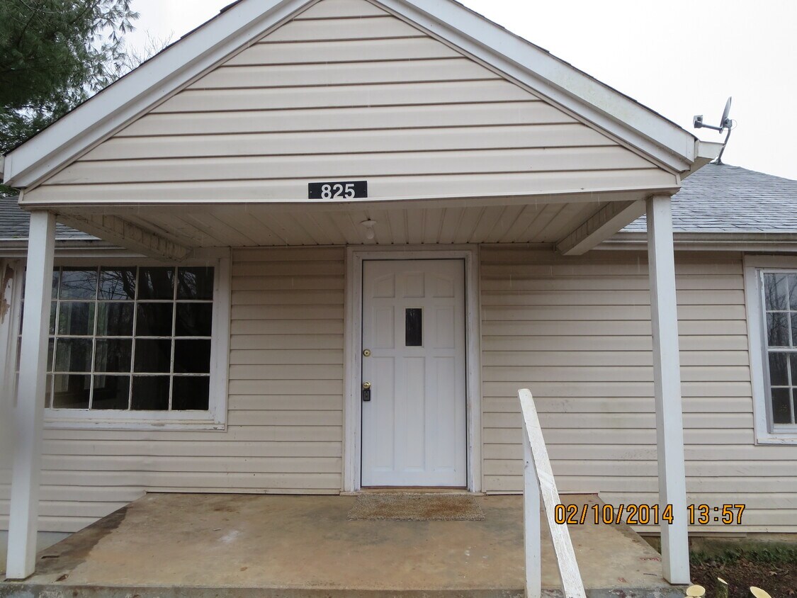 Primary Photo - 825 Reservoir Rd