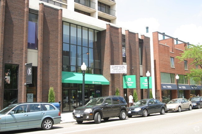 Building Photo - 1636 N Wells St