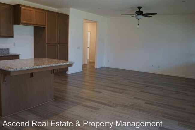 Foto del edificio - 3 br, 2 bath House - 15503 Donostia Street