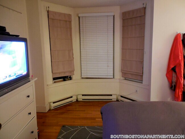 Foto del edificio - 506 E Broadway