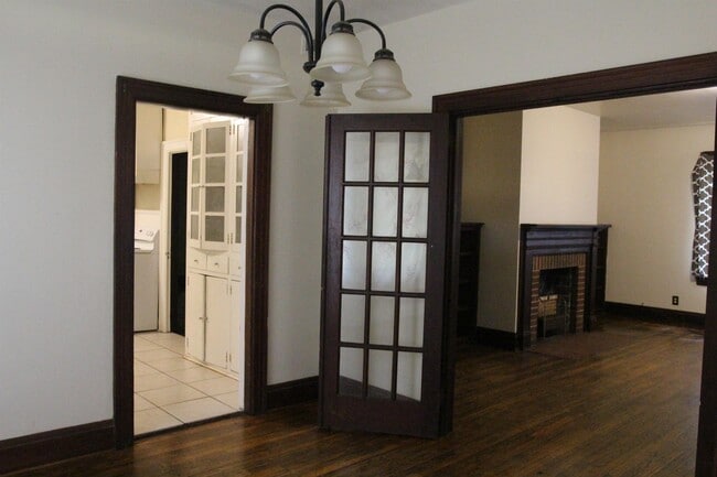 Building Photo - 823 W Society Ave