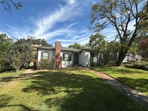 Building Photo - 1827 Oakwood Ave