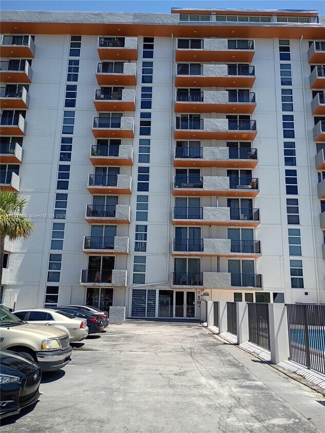 Foto principal - 2075 NE 164th St