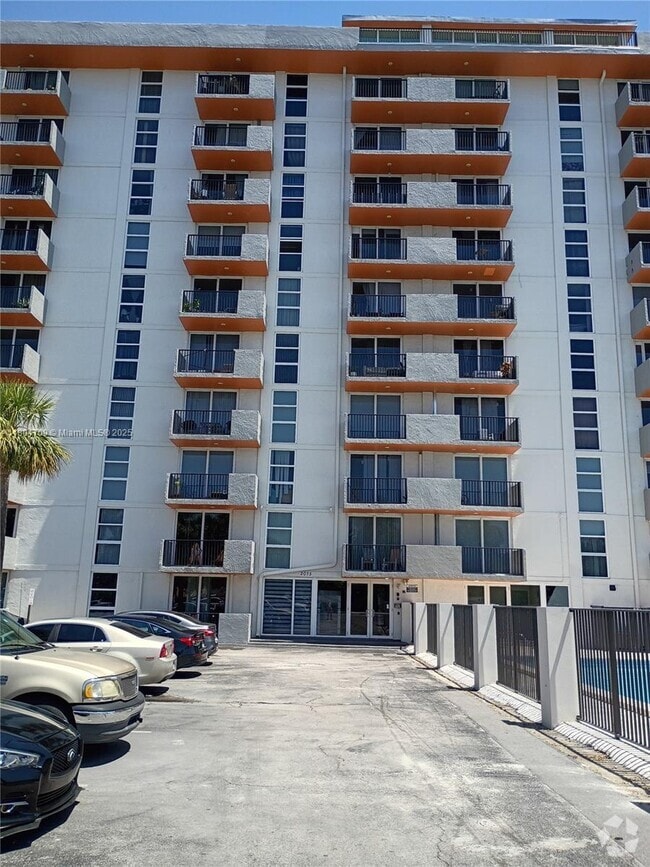 Building Photo - 2075 NE 164th St