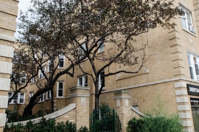 Foto del edificio - 4448 N Western Ave