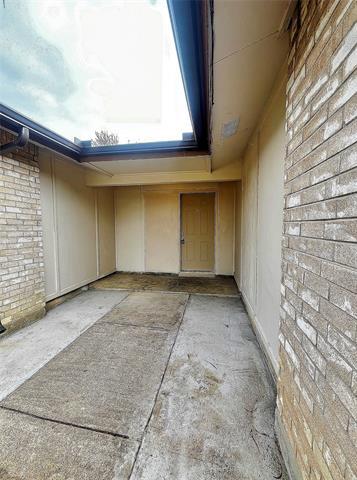 Building Photo - 2311 Lexington Dr