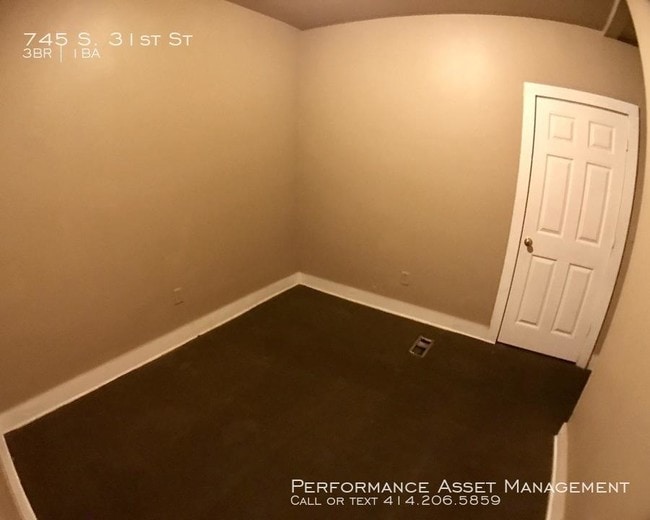 Building Photo - 3 bedroom in Milwaukee WI 53215