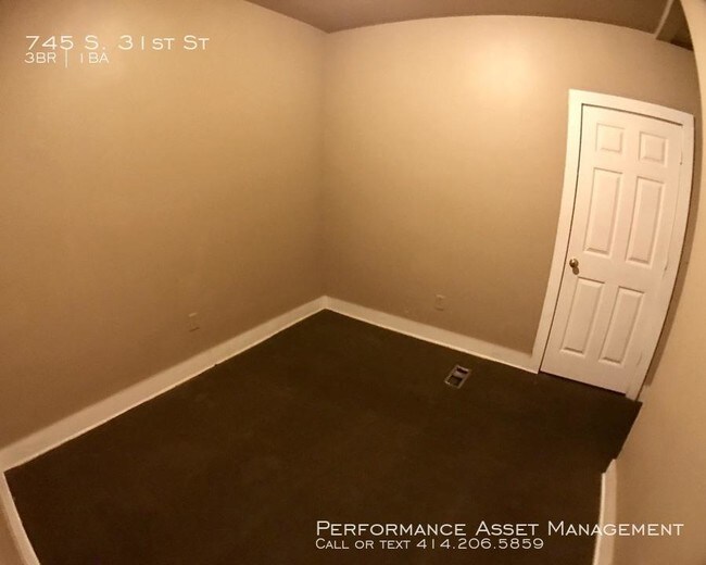 Foto del edificio - 3 bedroom in Milwaukee WI 53215