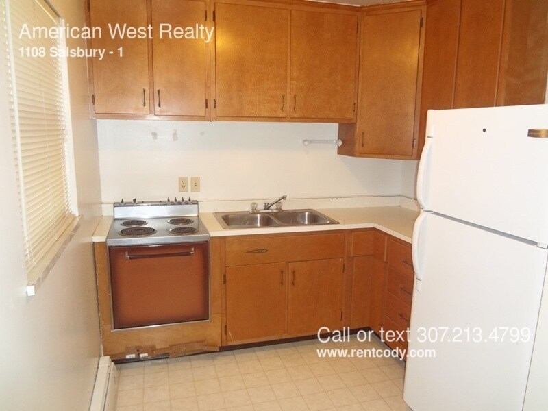 Primary Photo - 1108 Salsbury Ave