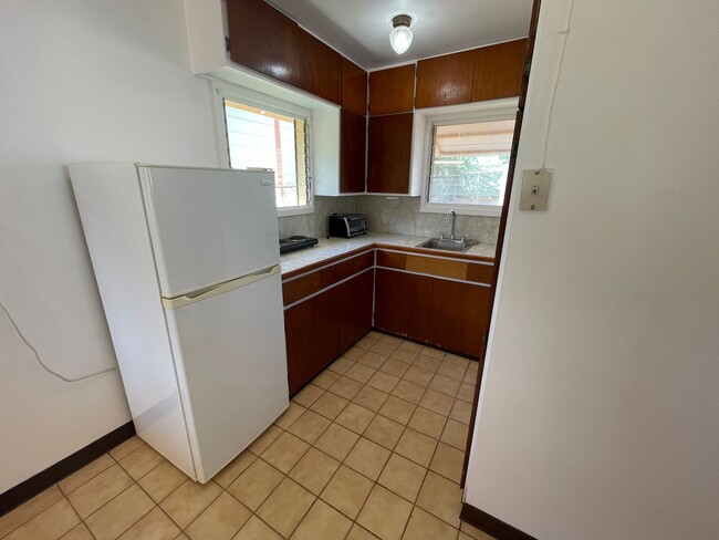 Building Photo - COZY KAIMUKI COTTAGE- UTILITIES AND PARKIN...