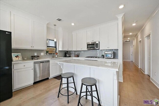 Foto del edificio - 10238 Grayton Dr.