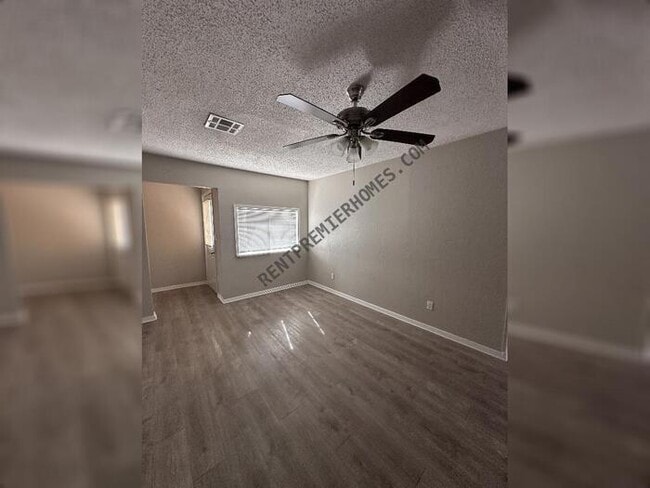 Building Photo - 1116 SW 43rd St