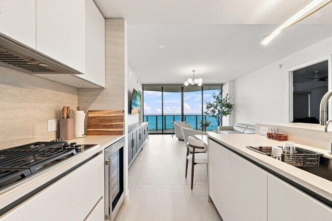 Building Photo - 900 N Ocean Blvd