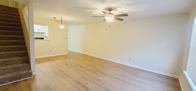 Building Photo - CLOSE TO CAMPUS 3/3 w/ Washer/Dryer, Lawn Maintenance Included, & More! $1950/month Avail startin...