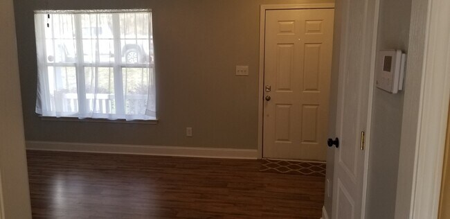 Building Photo - Beautiful Home Near Downtown Matthews