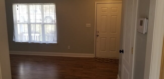 Foto del edificio - Beautiful Home Near Downtown Matthews