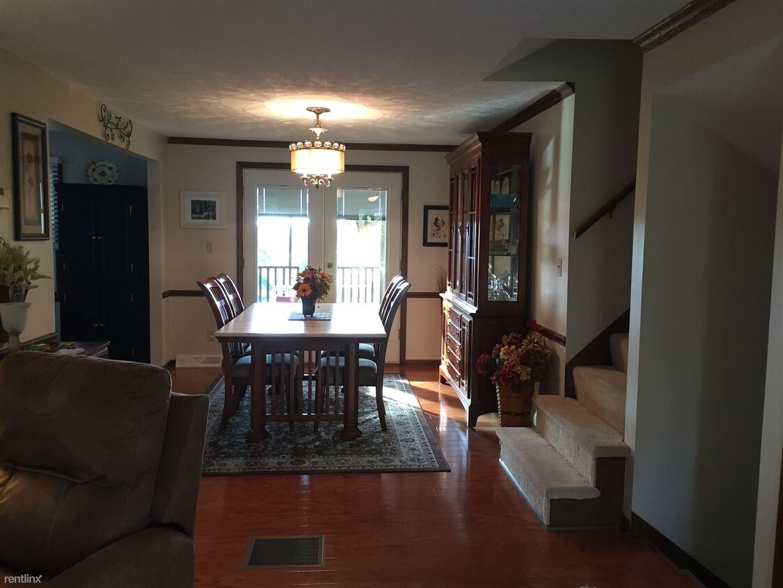 11015 Santa Fe Trl NE, Hartville, OH 44632 House Rental in Hartville, OH