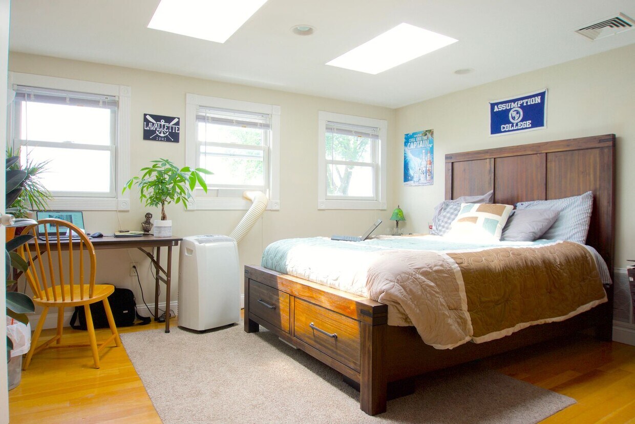 47 Newbury St Unit 2, Somerville, MA 02144 Room for Rent in