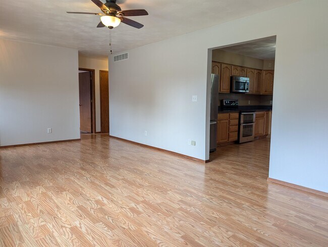 Foto del edificio - 204 Hickory Dr