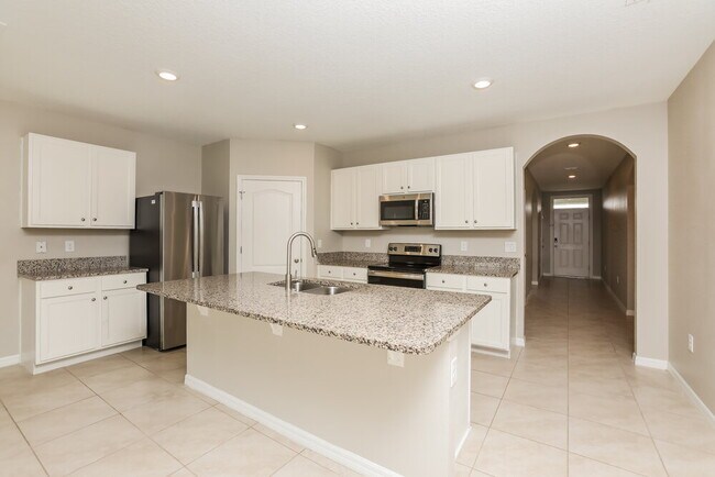 Building Photo - 5586 Western Sun Dr