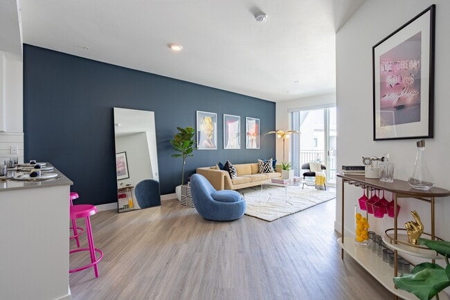 Building Photo - Chandler Apartments in North Hollywood