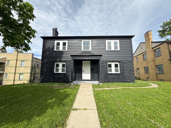 Building Photo - 7209 Brookcrest Dr