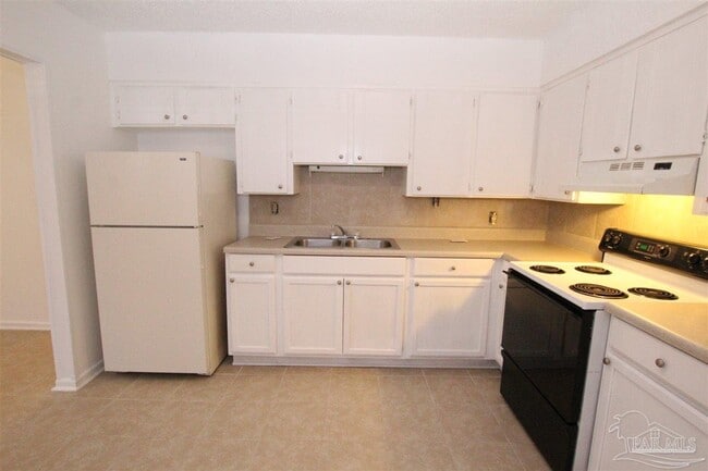 Building Photo - 903 Calhoun Ave