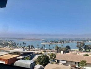 Building Photo - 3621 Lloyd Terrace