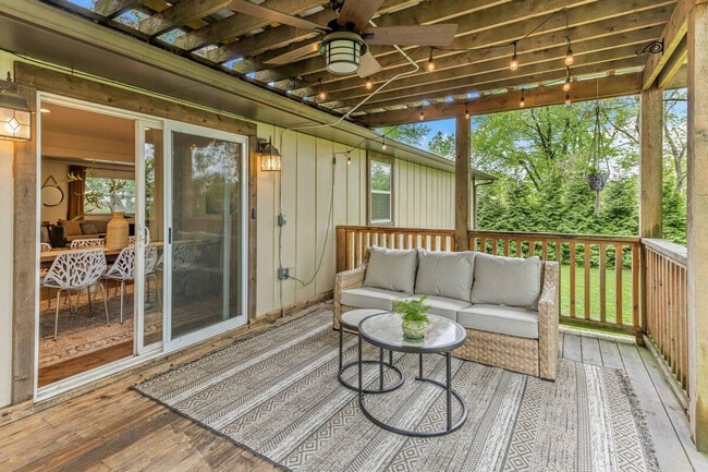 Foto del edificio - 305 NW H St