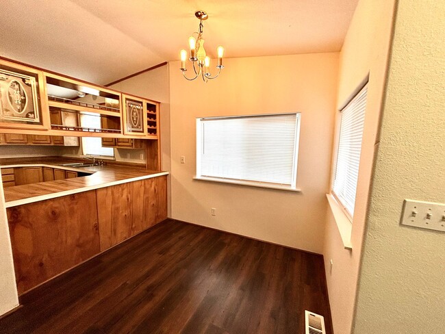Building Photo - Cute 2BED 2BATH home on 3 Acres of land!