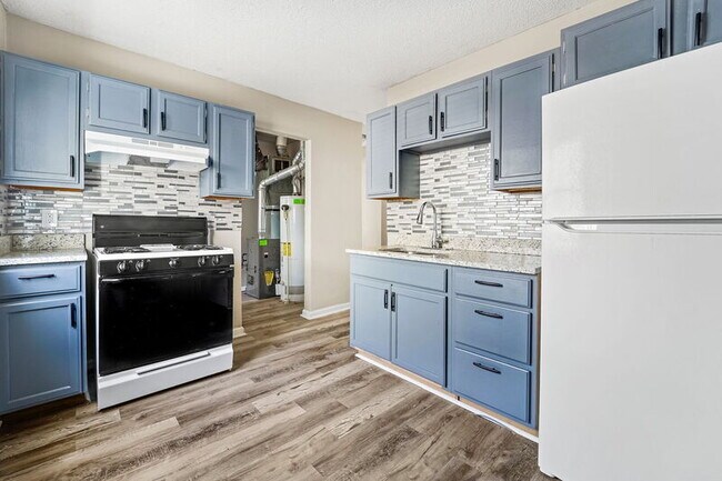 Foto del edificio - 7227 Orchard Ave