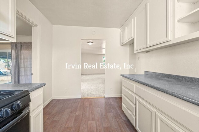 Building Photo - Nice 3 Bedroom PIttsburg with a big back yard