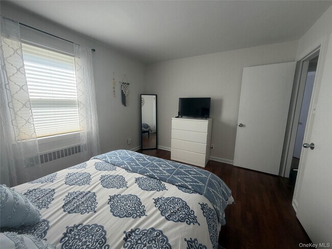 Foto del edificio - 135 Woolsey Ave