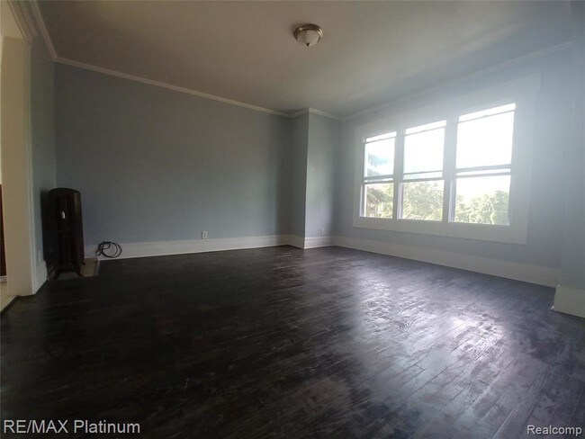 Building Photo - 645 Gladstone Ave