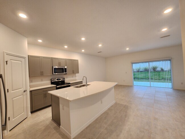 Building Photo - 2376 Paravane Wy