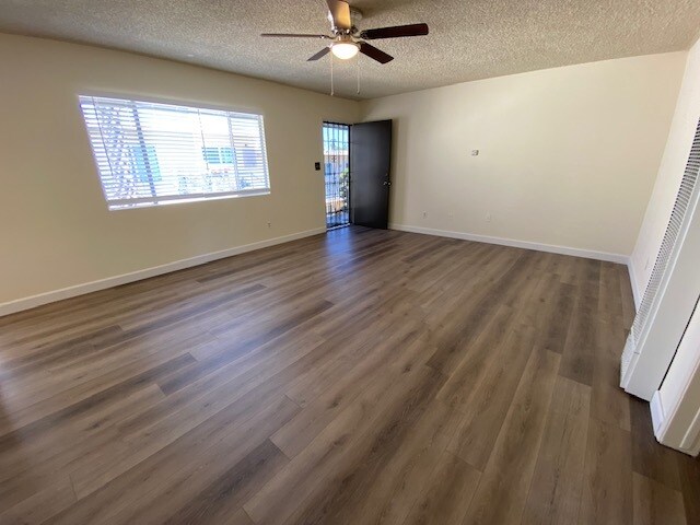 Building Photo - 4652 E Mountain View Dr