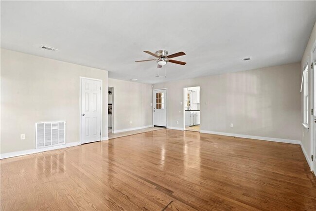 Foto del edificio - 207 Tanglewood Dr