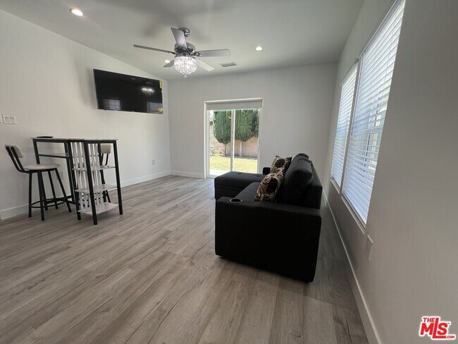 Foto del edificio - 2150 W 84th Pl