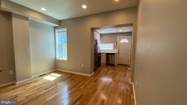 Building Photo - 2321 E Cabot St