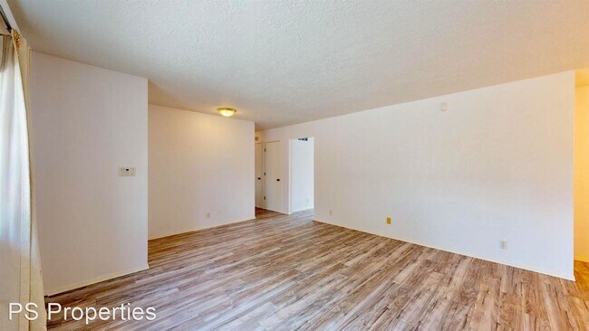 Building Photo - 3 br, 2 bath House - 9716 Lona Lane NE