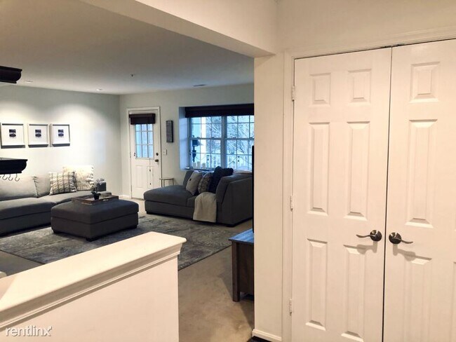 Building Photo - 2 br, 2 bath Condo - 400 Plumbridge Ct