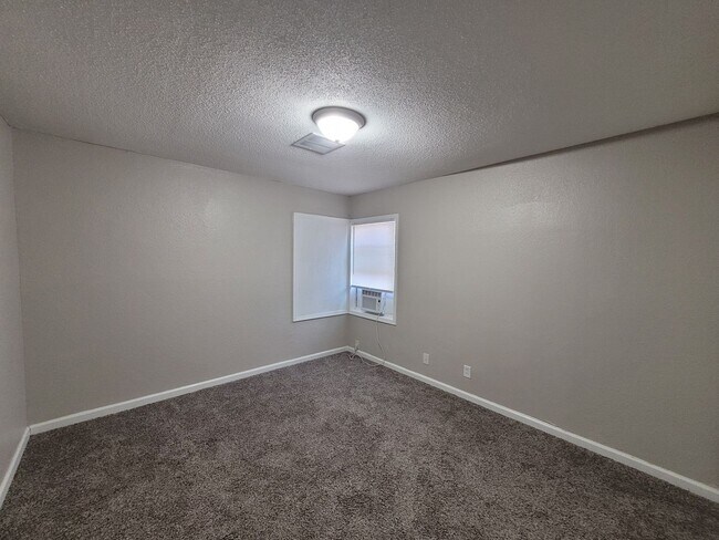 Foto del edificio - $595 - 1 bedroom/ 1 bathroom - Duplex.