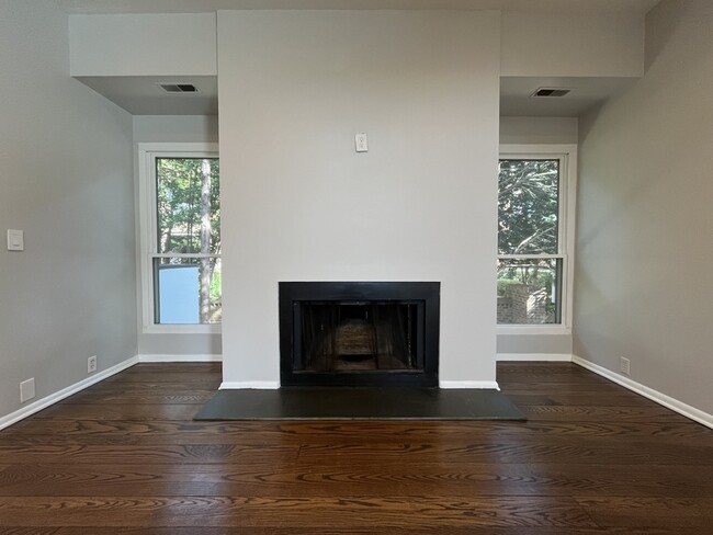 Building Photo - 501 Fenton Pl