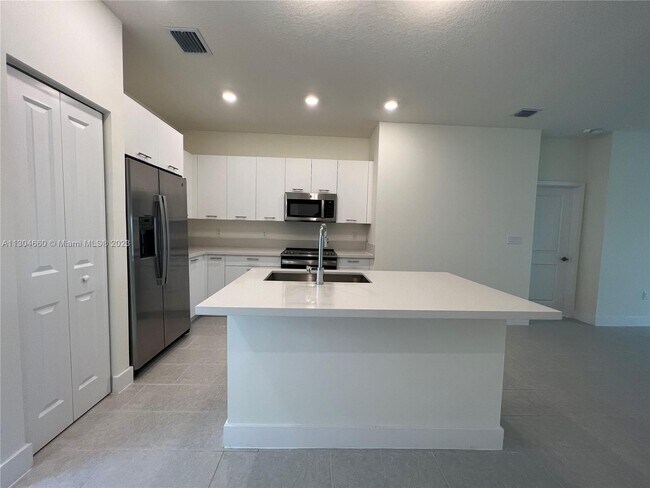 Building Photo - 8167 NW 41st St