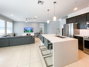 Building Photo - 2958 St Thomas Dr