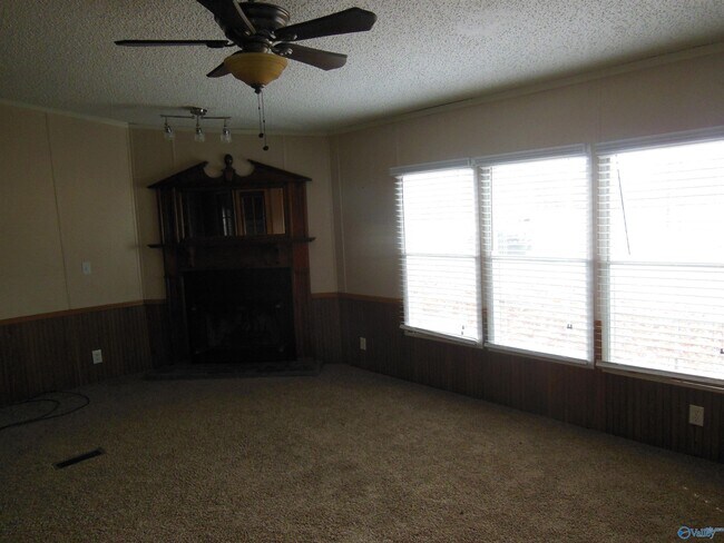 Foto del edificio - 411 Paint Rock Rd