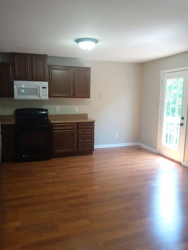 Building Photo - 1732 Thistlewood Dr