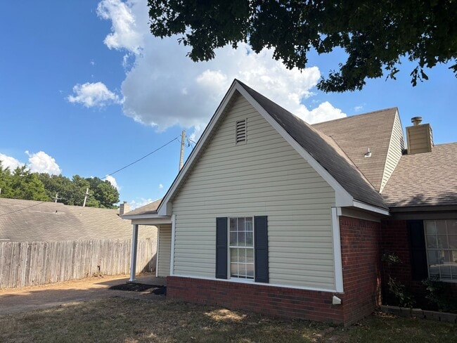 Building Photo - 3932 Oak Branch Cir E