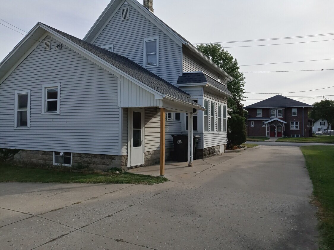 736 Hackett St, Beloit, WI 53511 House Rental in Beloit, WI