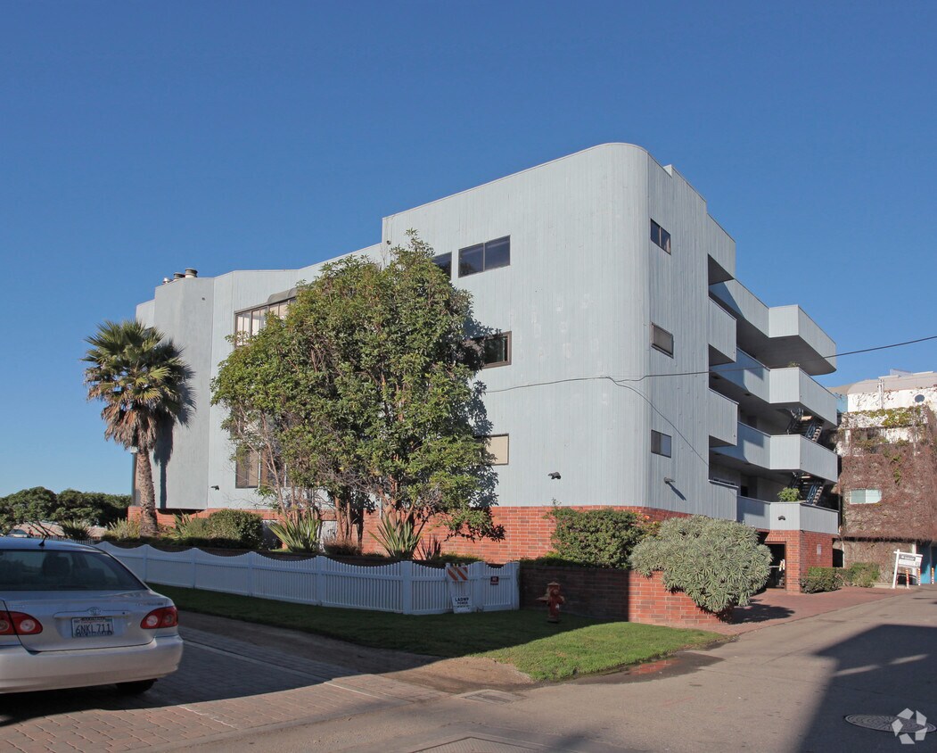 Foto del edificio - 3115 Ocean Front Walk